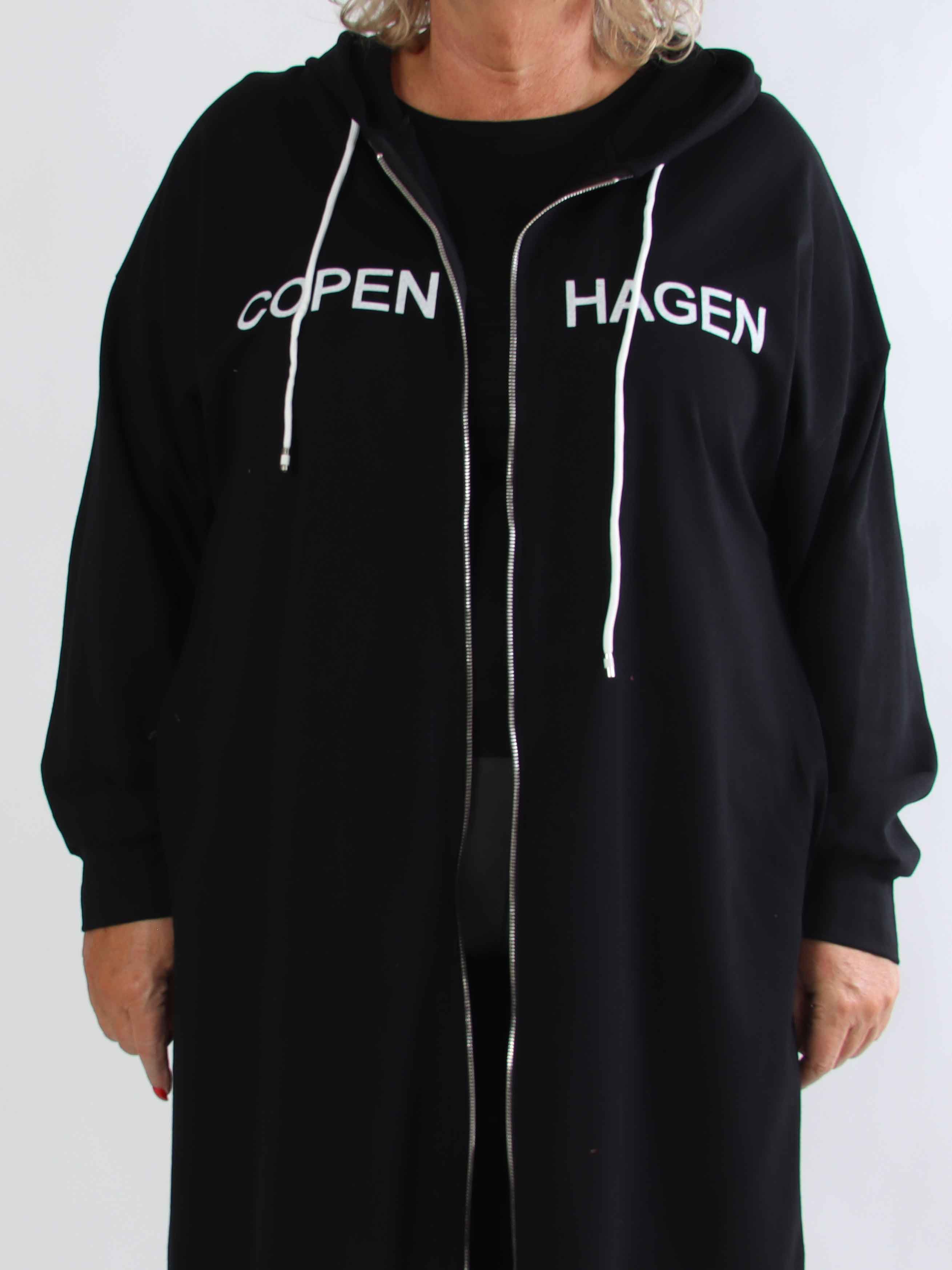 Erika - Plus size blød hoodiekjole i bomuld med “Copenhagen”-print på brystet